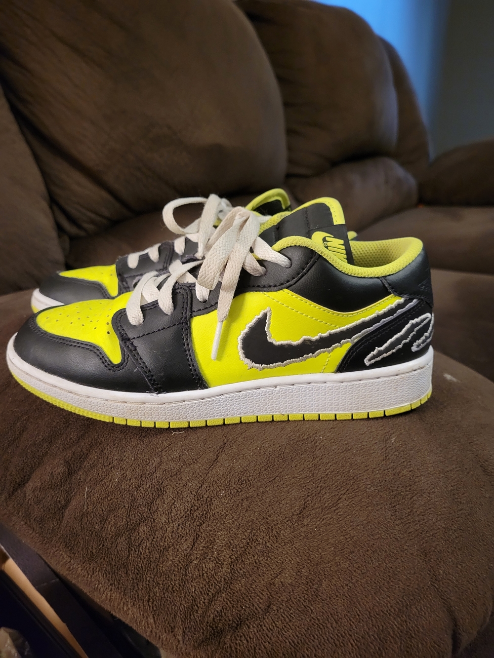 Jordan Kids Low Top Sneakers in Black and Neon Yellow Jordan 1 Black Cat